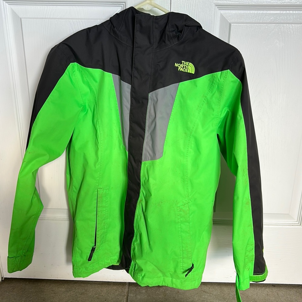 Ski jacket layered. with fleece inner jacket not pictured grey color.